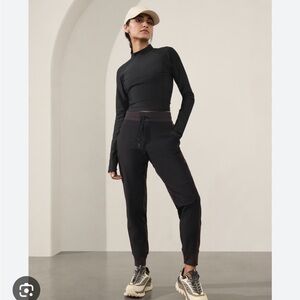 Athleta Headlands Hybrid Trek Mid Rise Jogger Pants Black